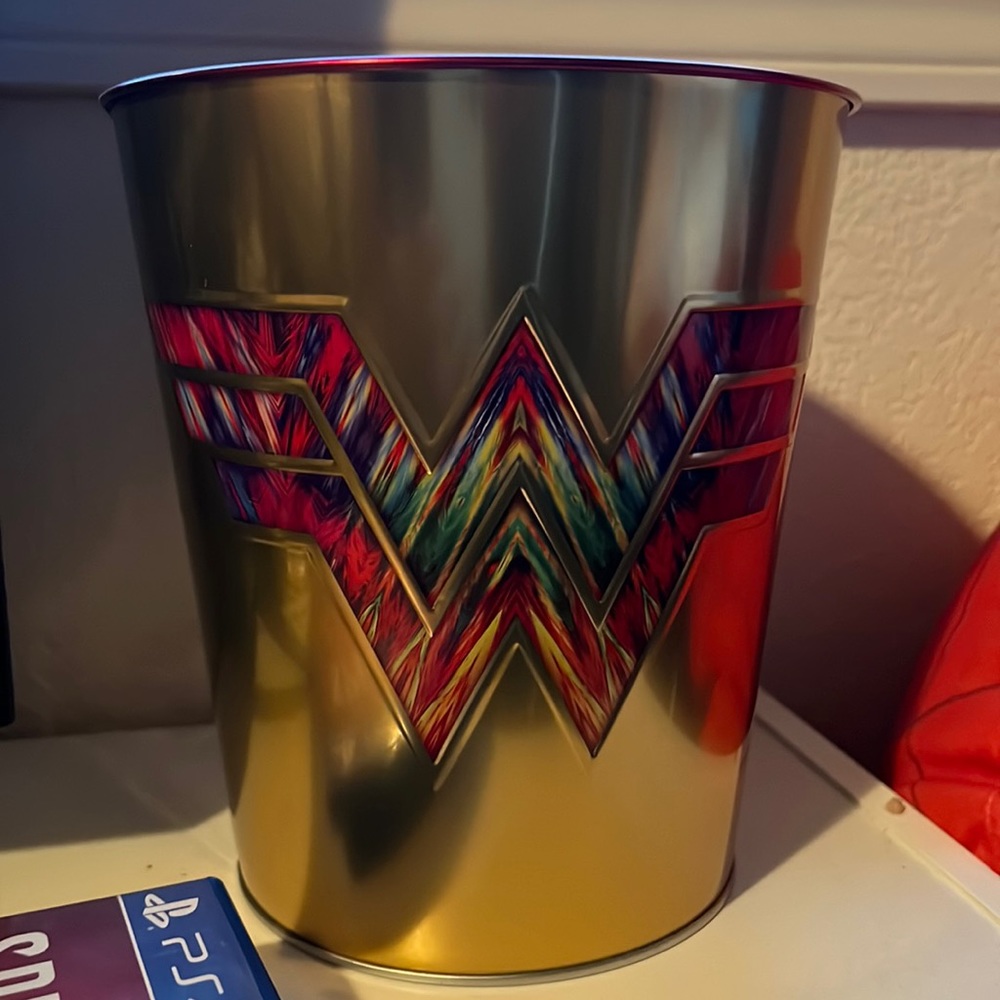 Wonder Woman 1984 Collectible Tin Limited Edition (Incredibly Rare)